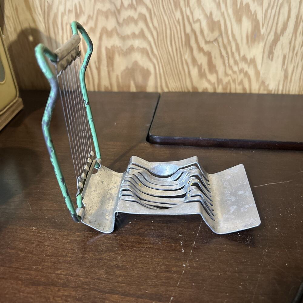 Vintage Aluminum Metal Wire Hard Boiled Egg Slicer Cutter 1950’s Kitchen Gadget
